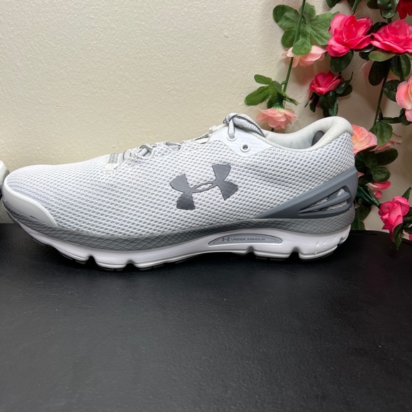 🌹 Under Armour Mens Charged Gemini 3023276-100 White Running Shoes Sneakers 9 - Picture 6 of 14